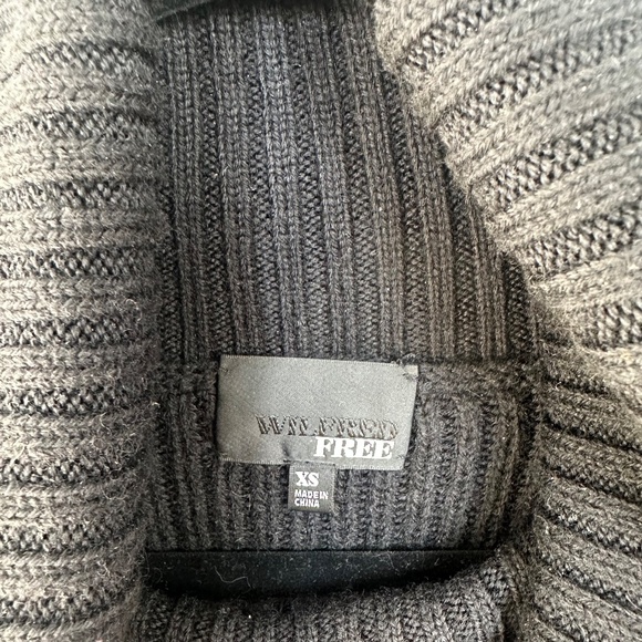 100% Merino Wool Wilfred Free Turtleneck Sweater Black (XS) - Picture 3 of 4
